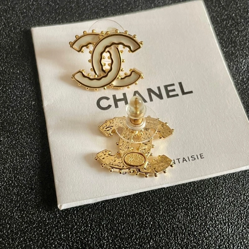 EyeCatching Chanel Earrings 219430