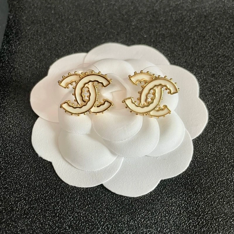 EyeCatching Chanel Earrings 219430