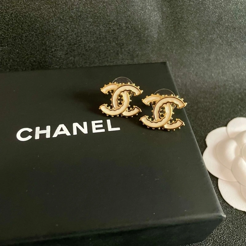 EyeCatching Chanel Earrings 219430
