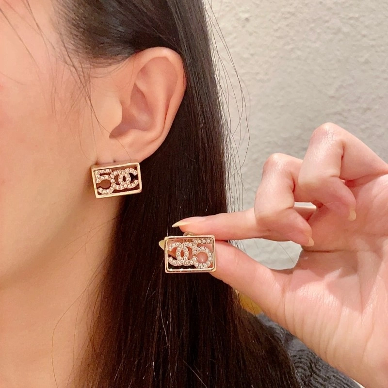 Chanel Earrings Bold 219367