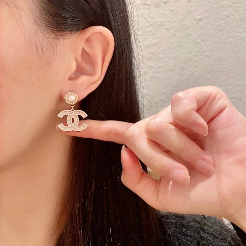 Lightweight Chanel Earrings 219318