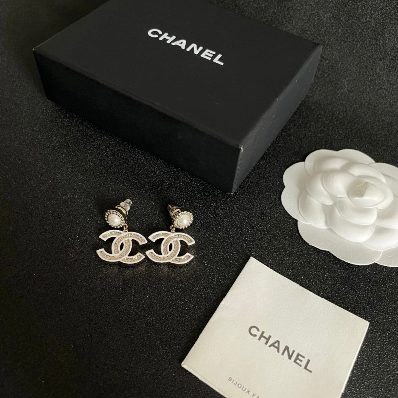 Lightweight Chanel Earrings 219318