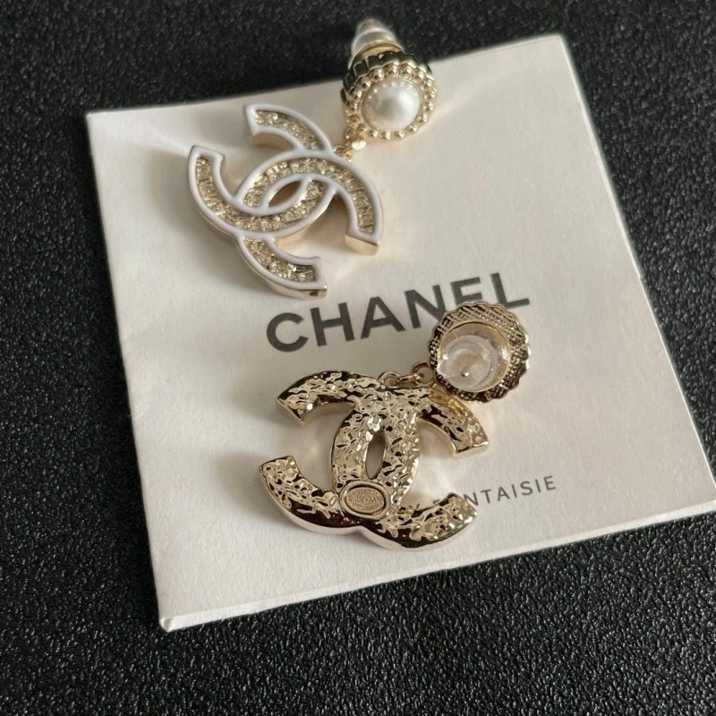 Lightweight Chanel Earrings 219318