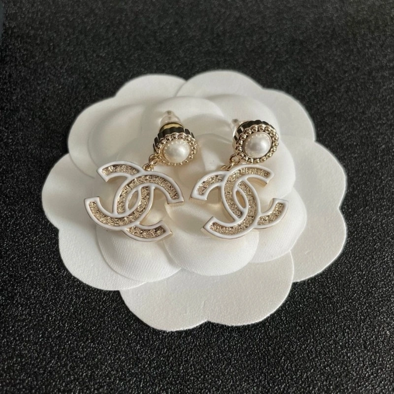 Lightweight Chanel Earrings 219318
