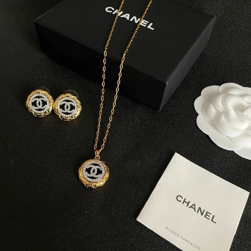 Chanel Earrings Sleek 219313