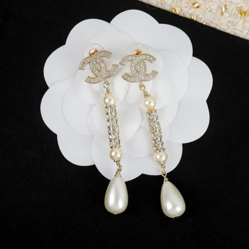 HighPerformance Chanel Earrings 219252