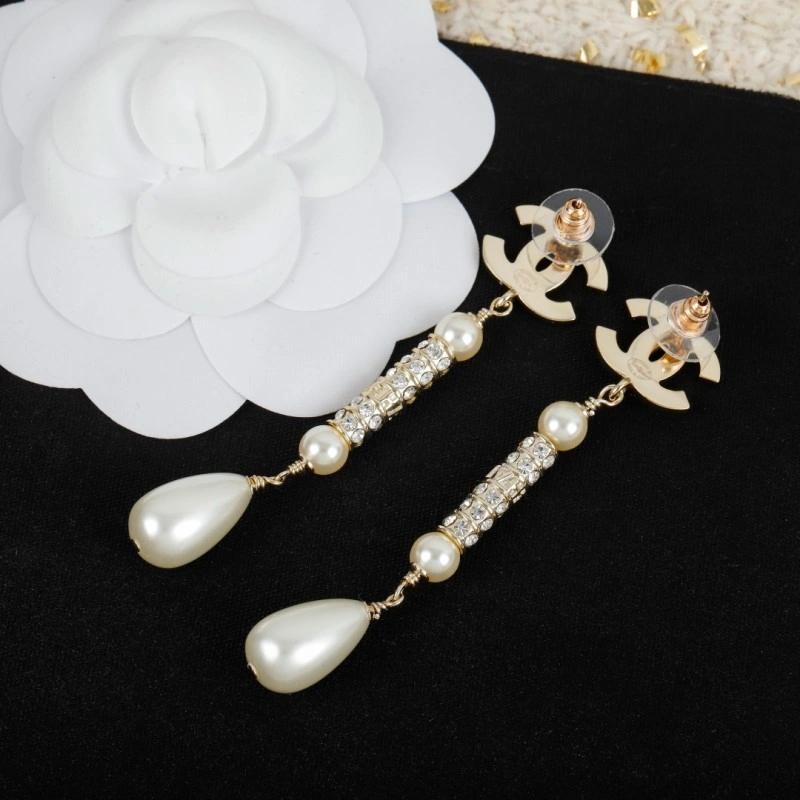HighPerformance Chanel Earrings 219252