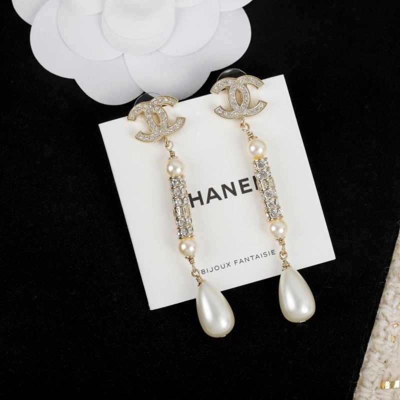 HighPerformance Chanel Earrings 219252