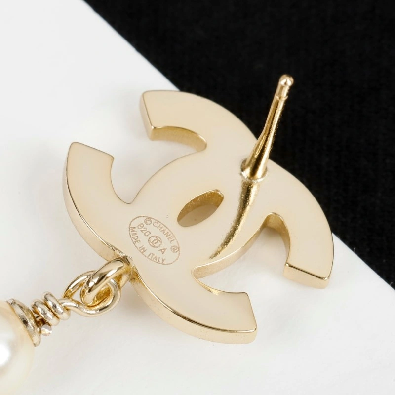 HighPerformance Chanel Earrings 219252