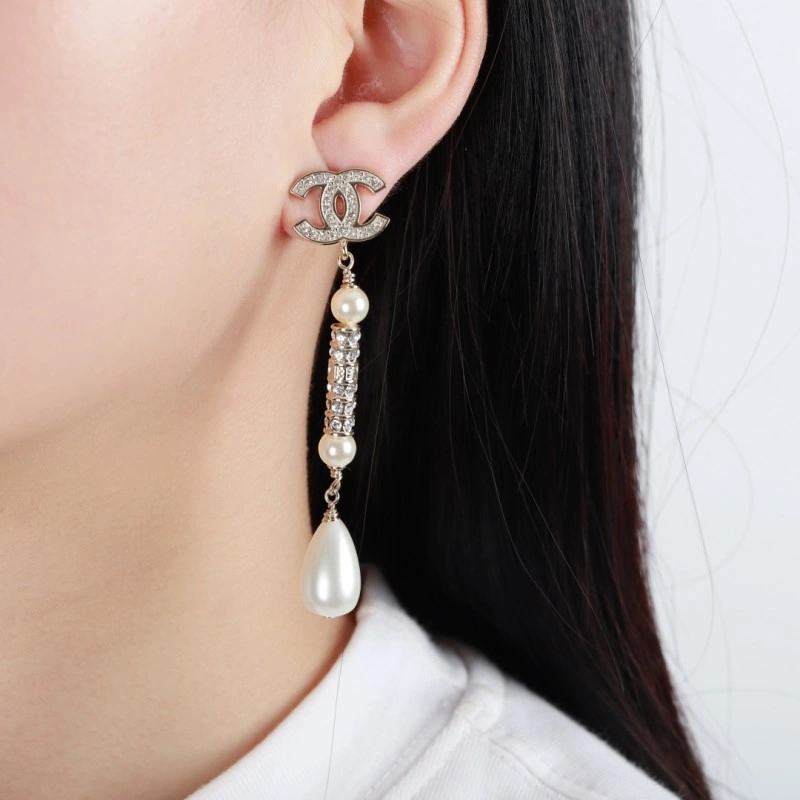 HighPerformance Chanel Earrings 219252