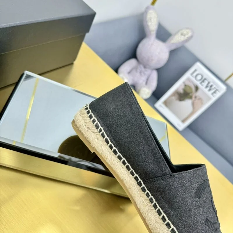 Chanel Fishermans Shoes Compact 19333