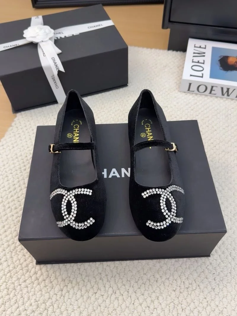 Seasonal Chanel Flat Shoes 19336