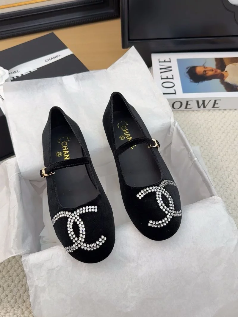 Seasonal Chanel Flat Shoes 19336