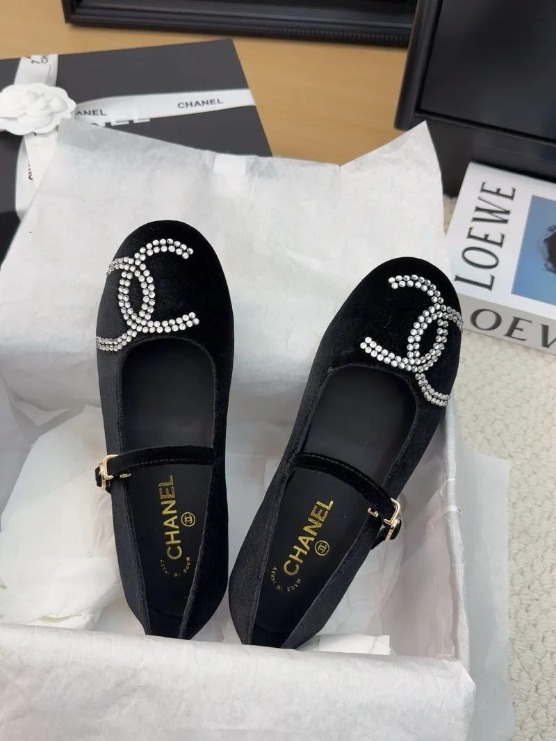 Seasonal Chanel Flat Shoes 19336