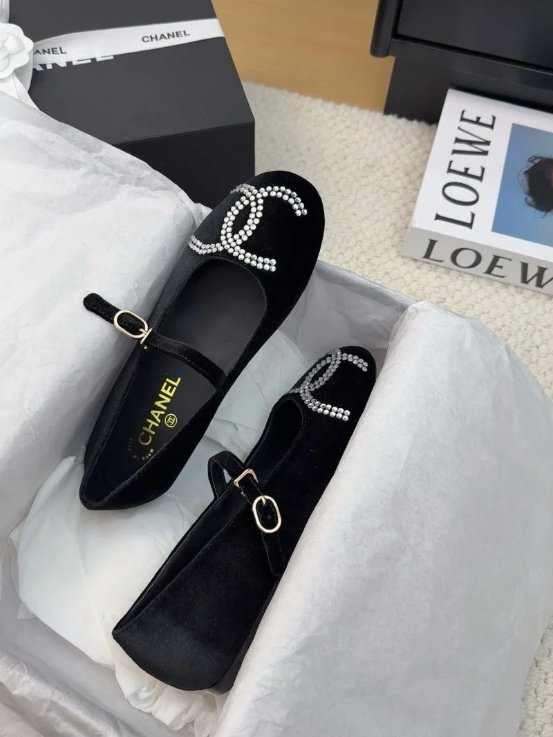 Seasonal Chanel Flat Shoes 19336