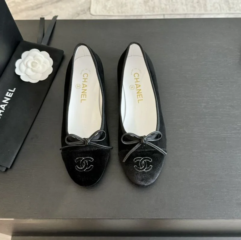 Snug Chanel Flat Shoes 18305