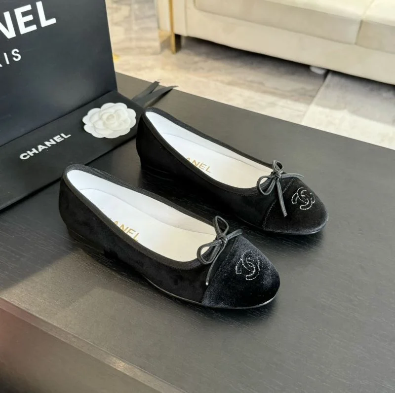 Snug Chanel Flat Shoes 18305