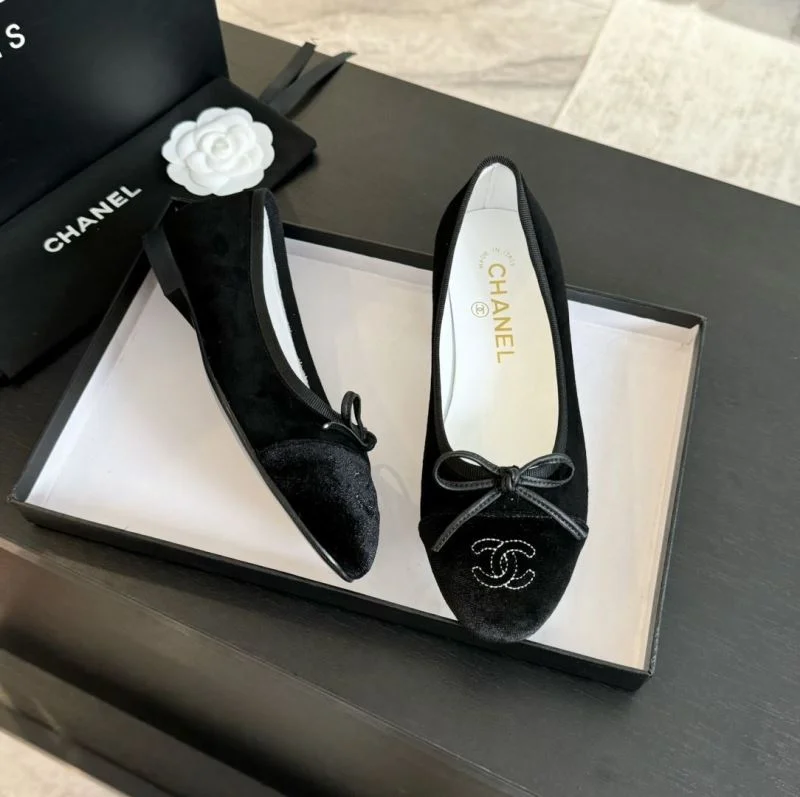 Snug Chanel Flat Shoes 18305