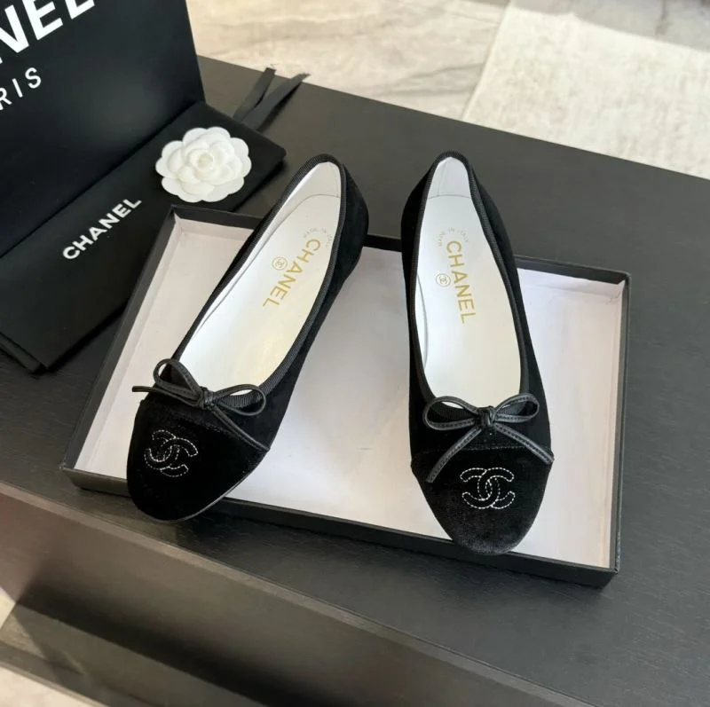 Snug Chanel Flat Shoes 18305