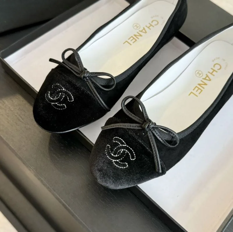 Snug Chanel Flat Shoes 18305