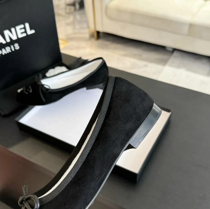 Snug Chanel Flat Shoes 18305