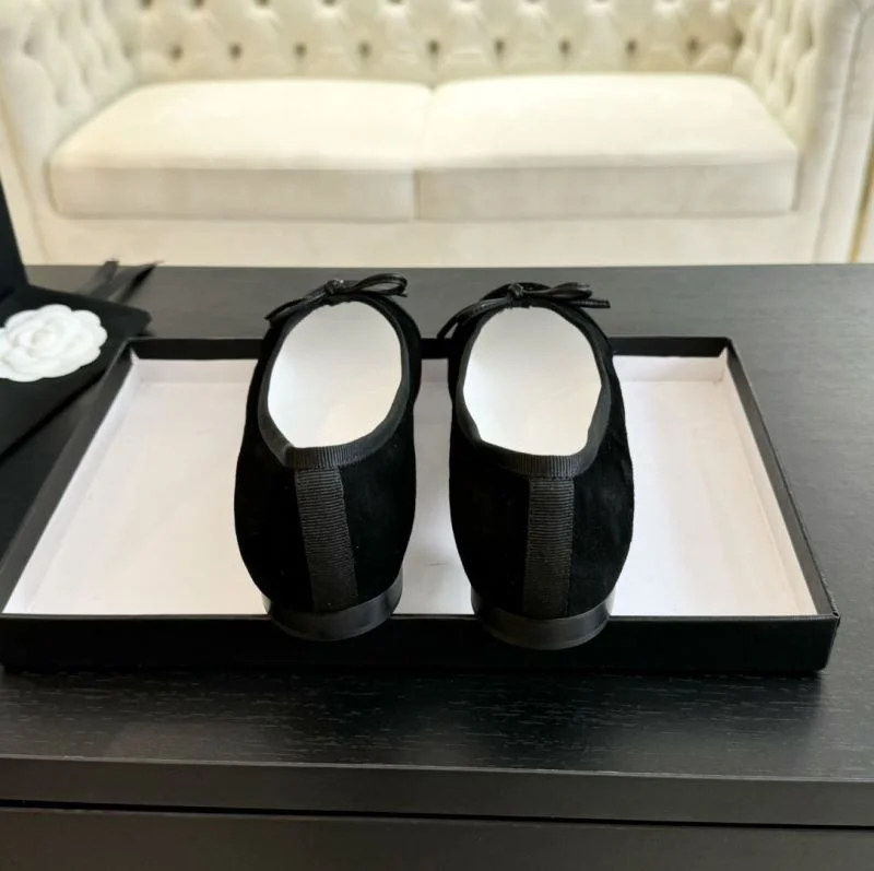 Snug Chanel Flat Shoes 18305
