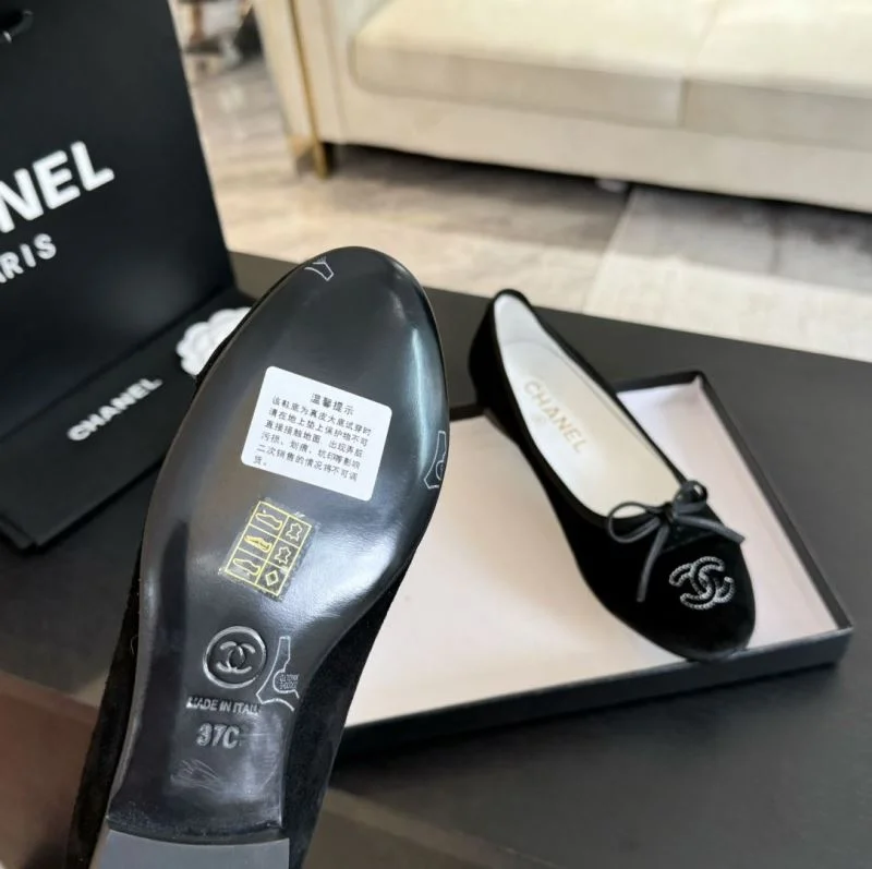 Snug Chanel Flat Shoes 18305