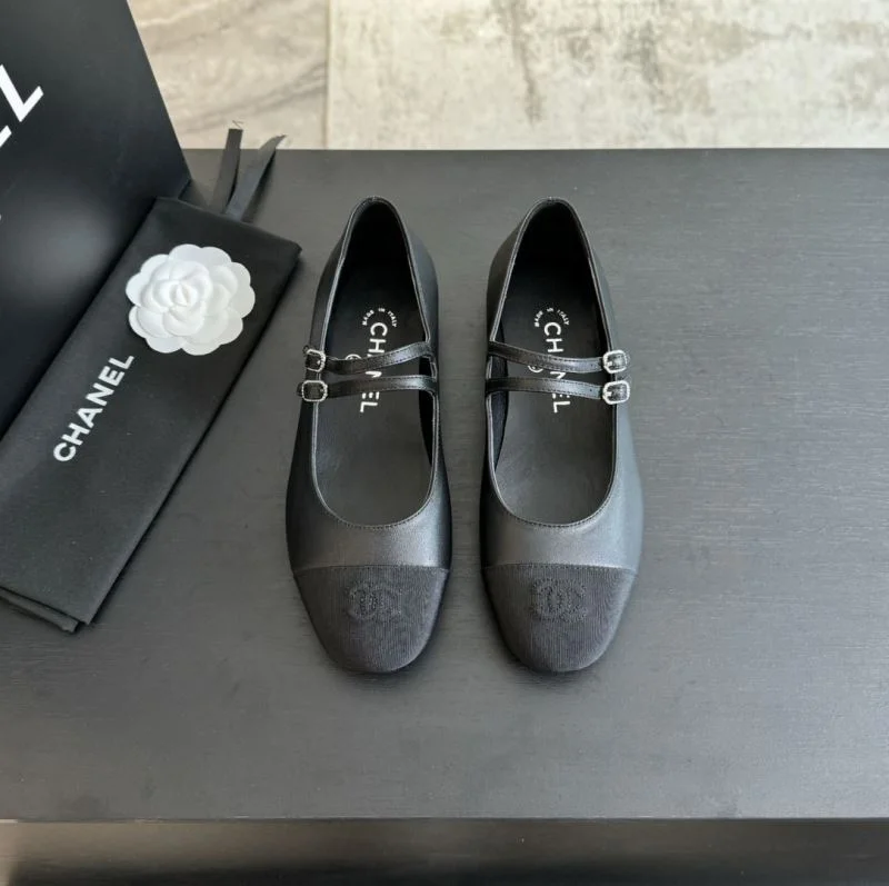 Chanel Flat Shoes Effortless 18287