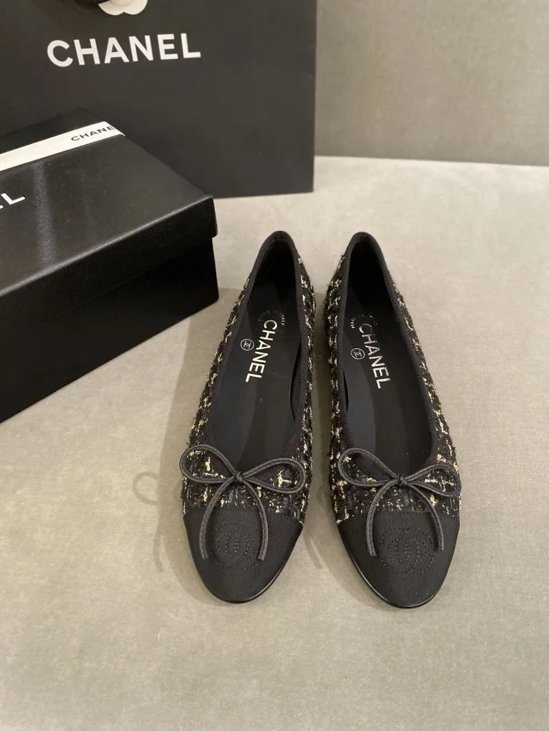 EyeCatching Chanel Flat Shoes 18263