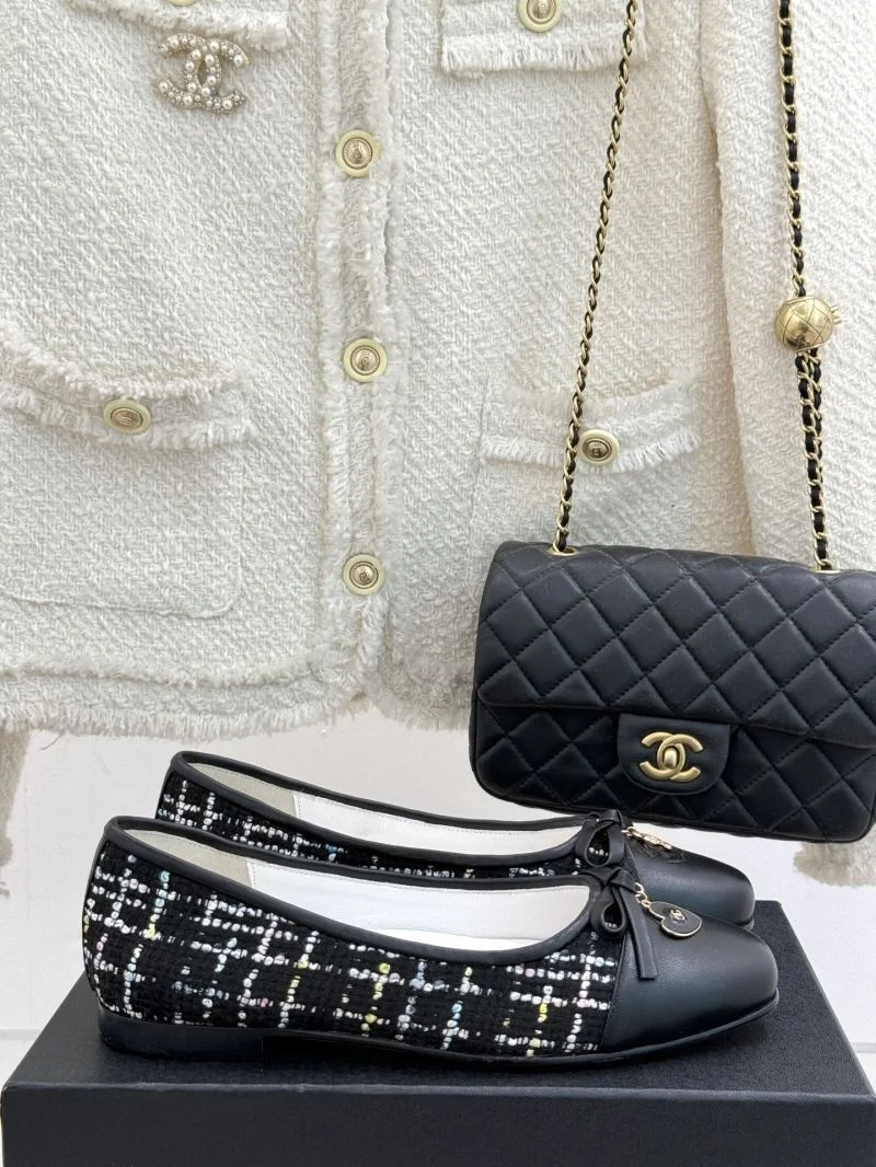 Chanel Flat Shoes Lightweight 18242