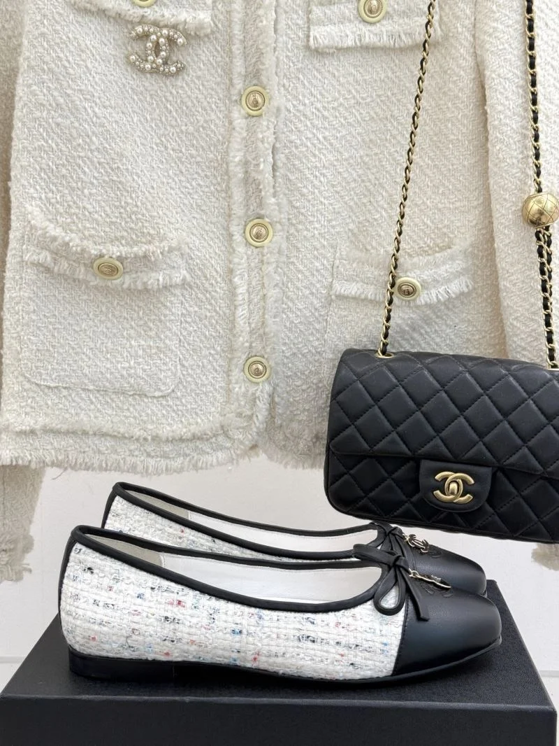 Minimalist Chanel Flat Shoes 18236
