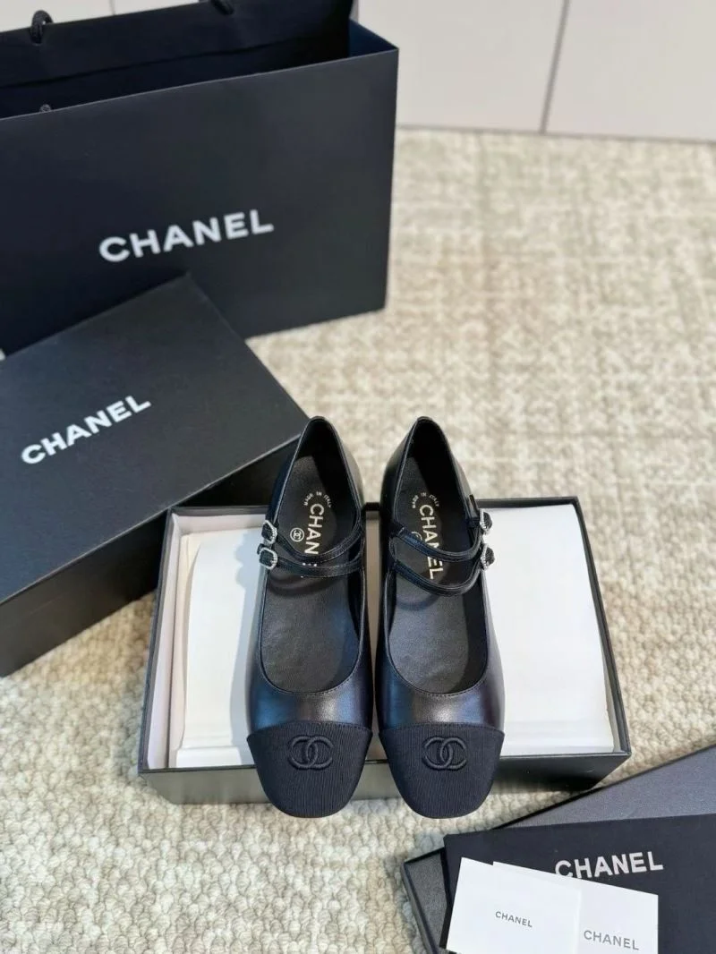 Trendsetting Chanel Flat Shoes 18235