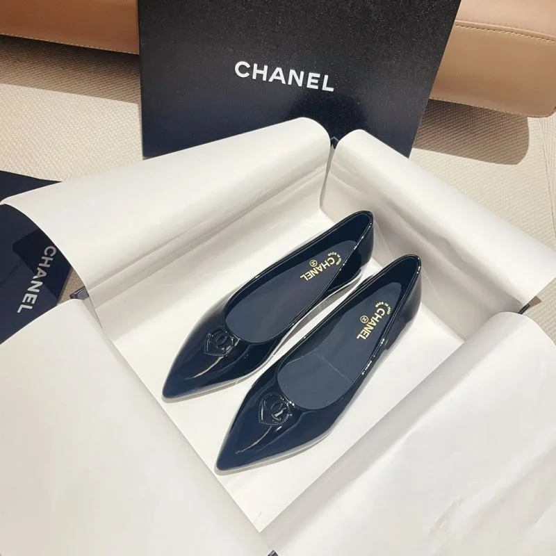 Chanel Flat Shoes Bold 18204