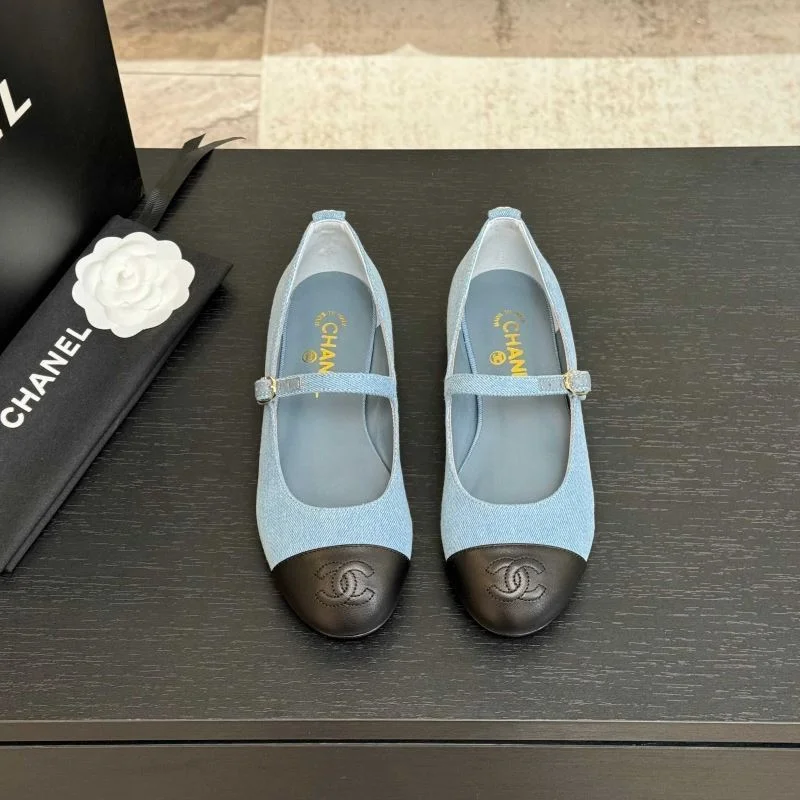 Chanel Flat Shoes Bold 18195