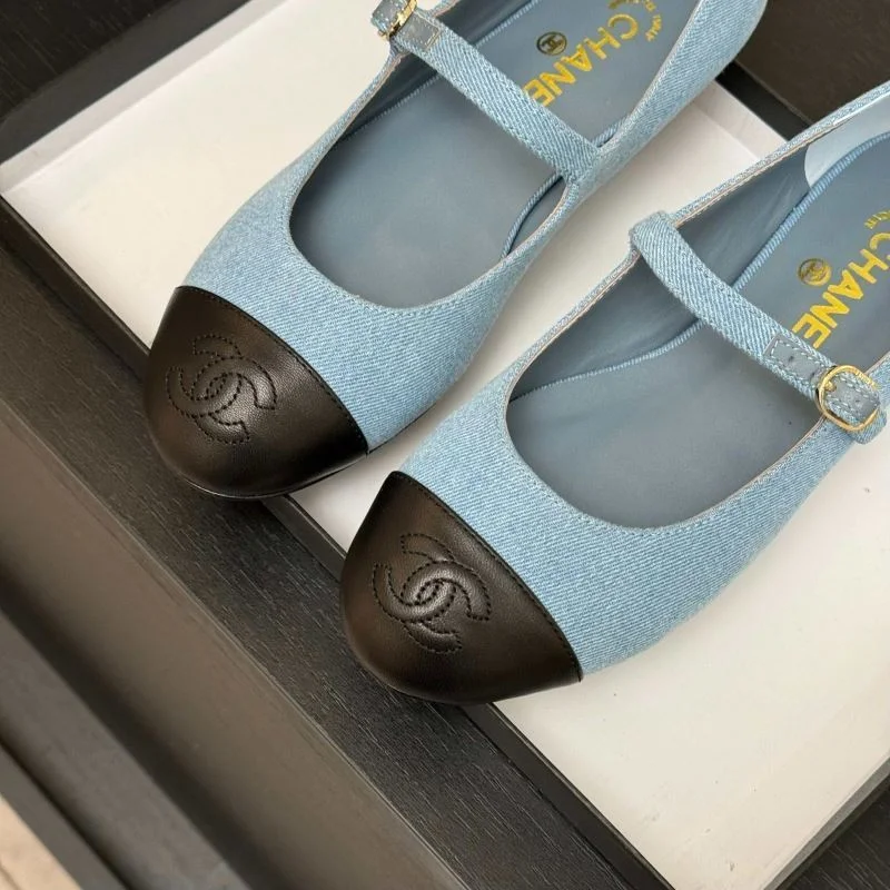 Chanel Flat Shoes Bold 18195