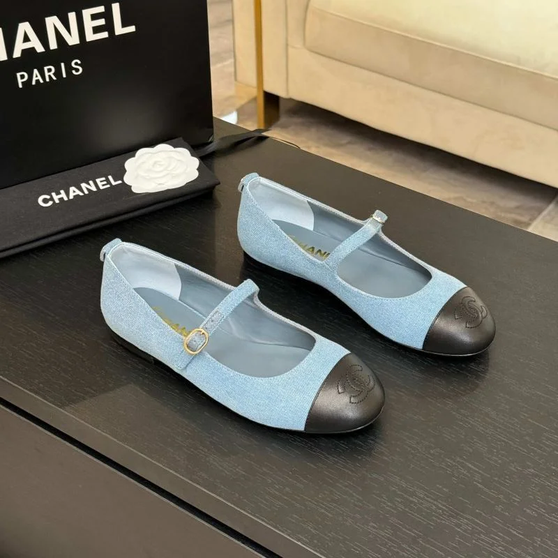 Chanel Flat Shoes Bold 18195