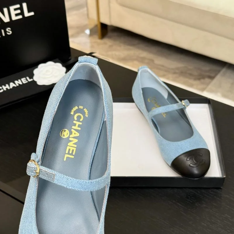 Chanel Flat Shoes Bold 18195