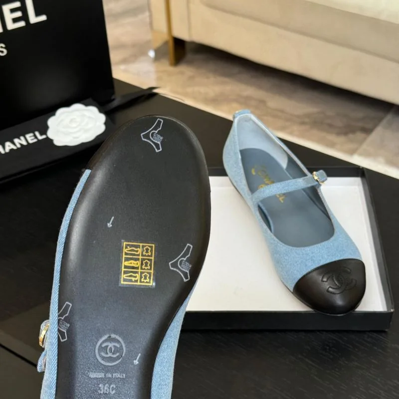 Chanel Flat Shoes Bold 18195
