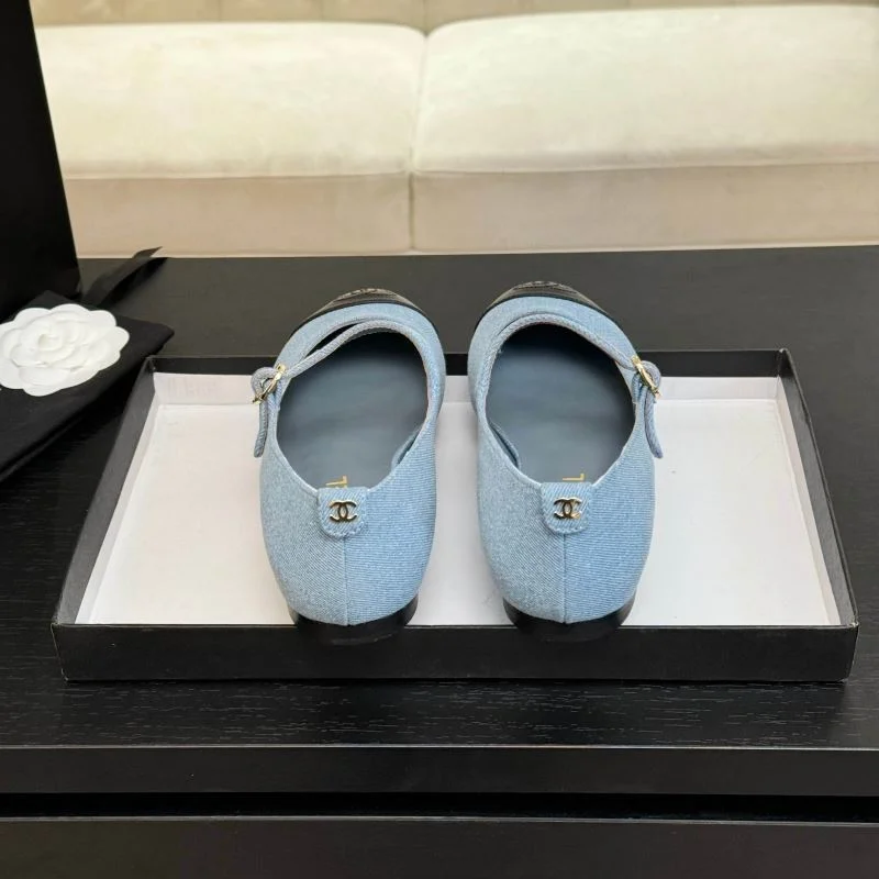 Chanel Flat Shoes Bold 18195
