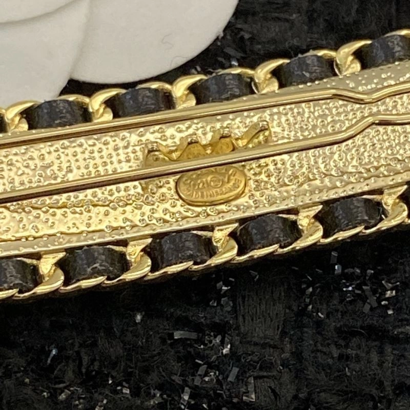 Functional Chanel Hairpins 231030