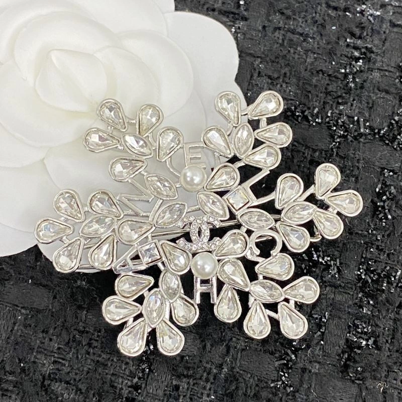 Sporty Chanel Hairpins 231213