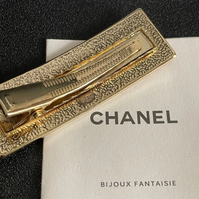 Snug Chanel Hairpins 219246