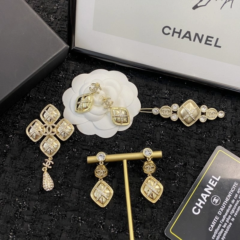 MoistureWicking Chanel Hairpins 219254