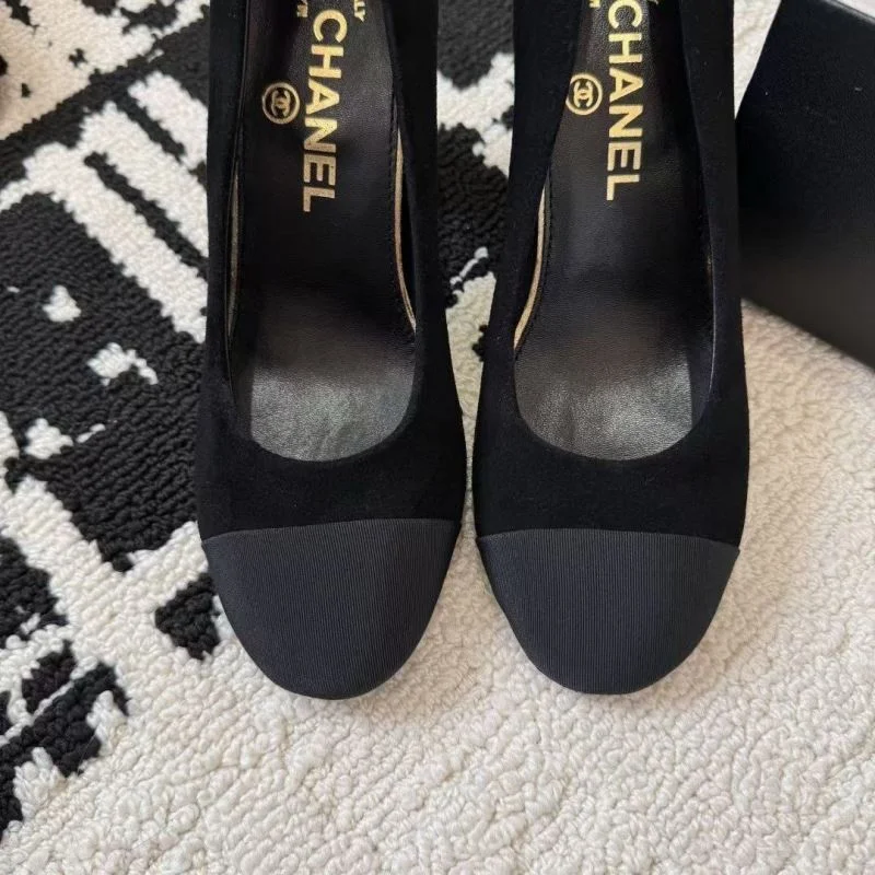 Fashionable Chanel Heeled Shoes 20389