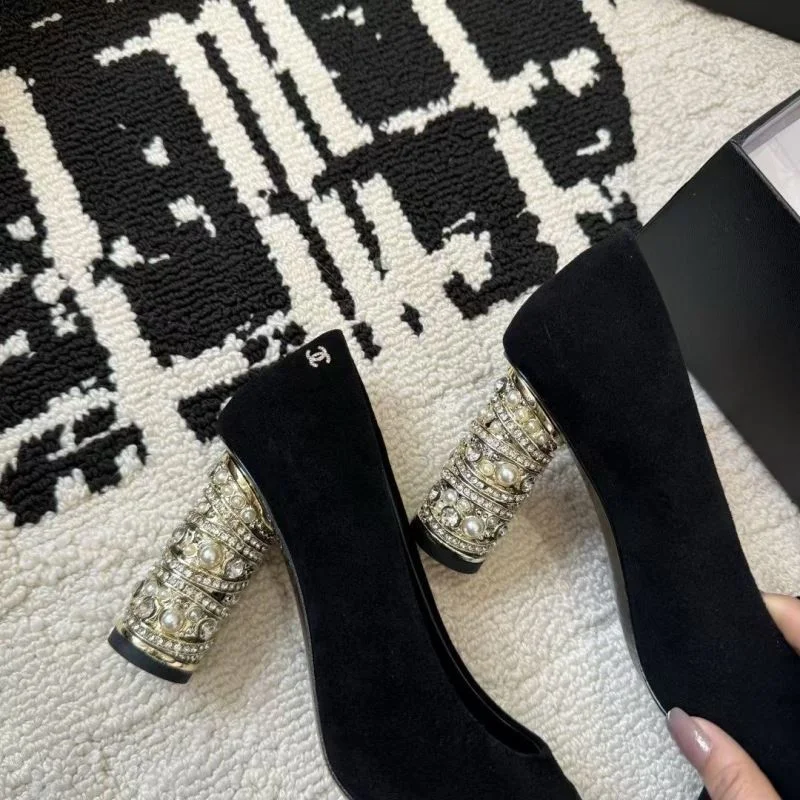 Fashionable Chanel Heeled Shoes 20389