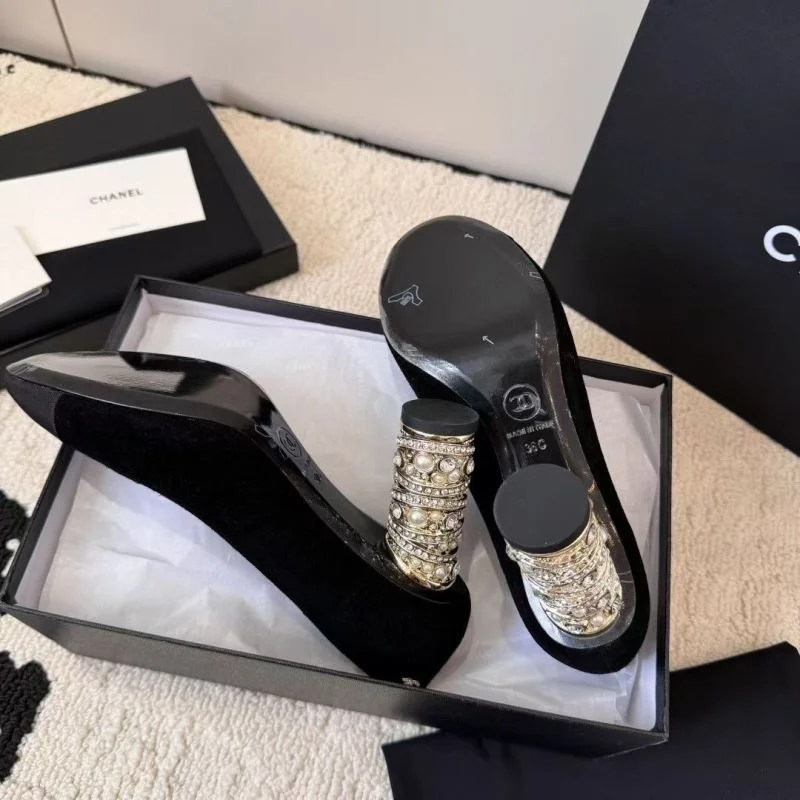 Fashionable Chanel Heeled Shoes 20389