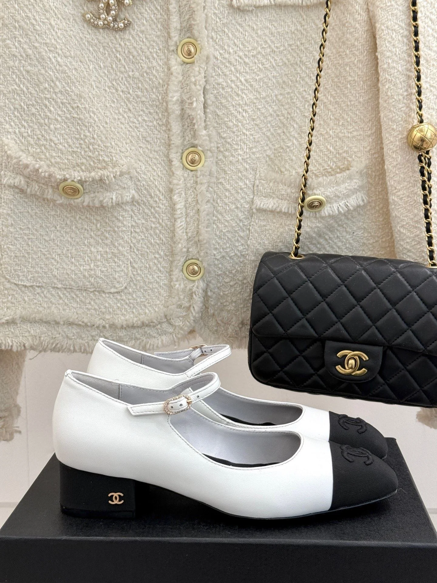 Timeless Chanel Heeled Shoes 18185