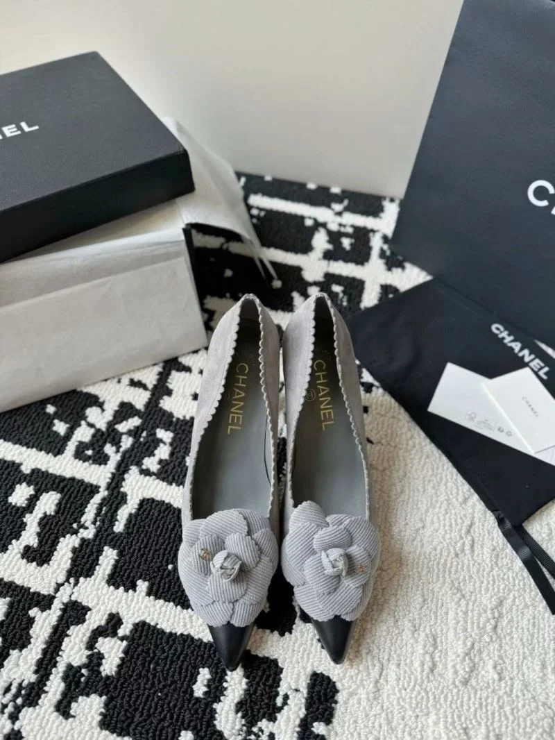 Fashionable Chanel Heeled Shoes 18156