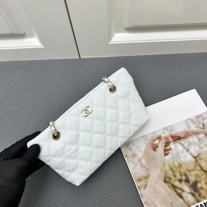 Chanel Hobo Bags Resilient 84403