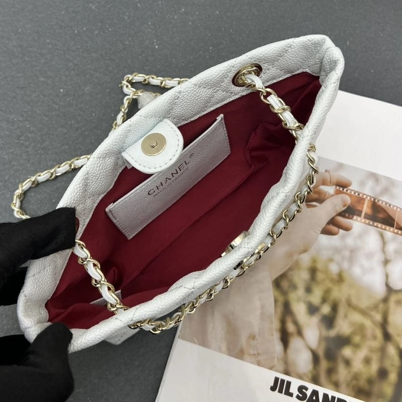 Chanel Hobo Bags Resilient 84403